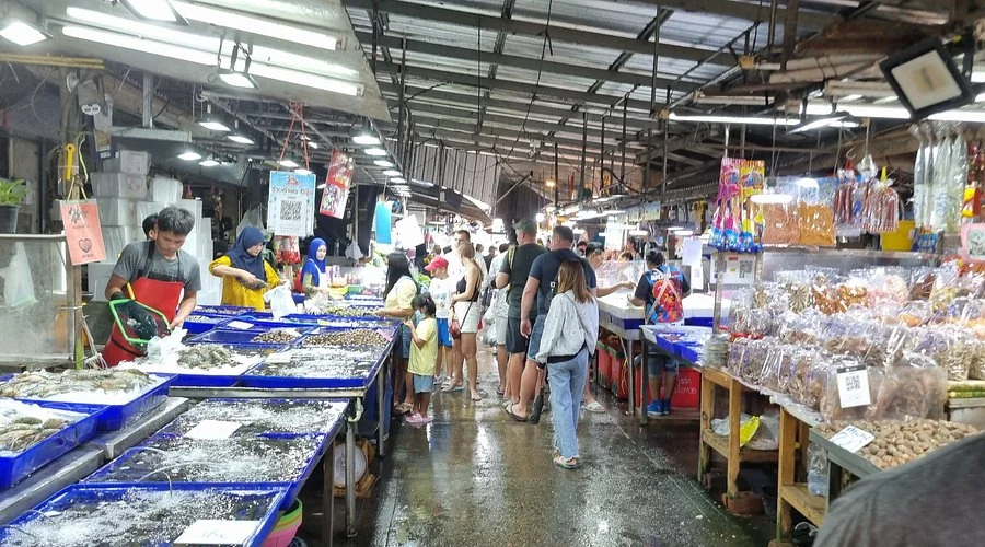 Seafood and stories in Naklua